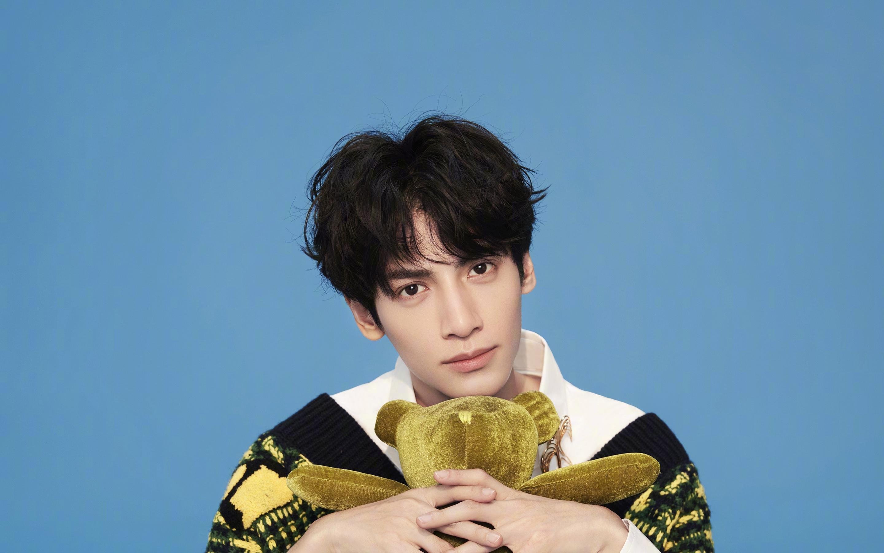 爱游戏体育-亚洲足球巨星备战重要比赛，亚洲足球2021