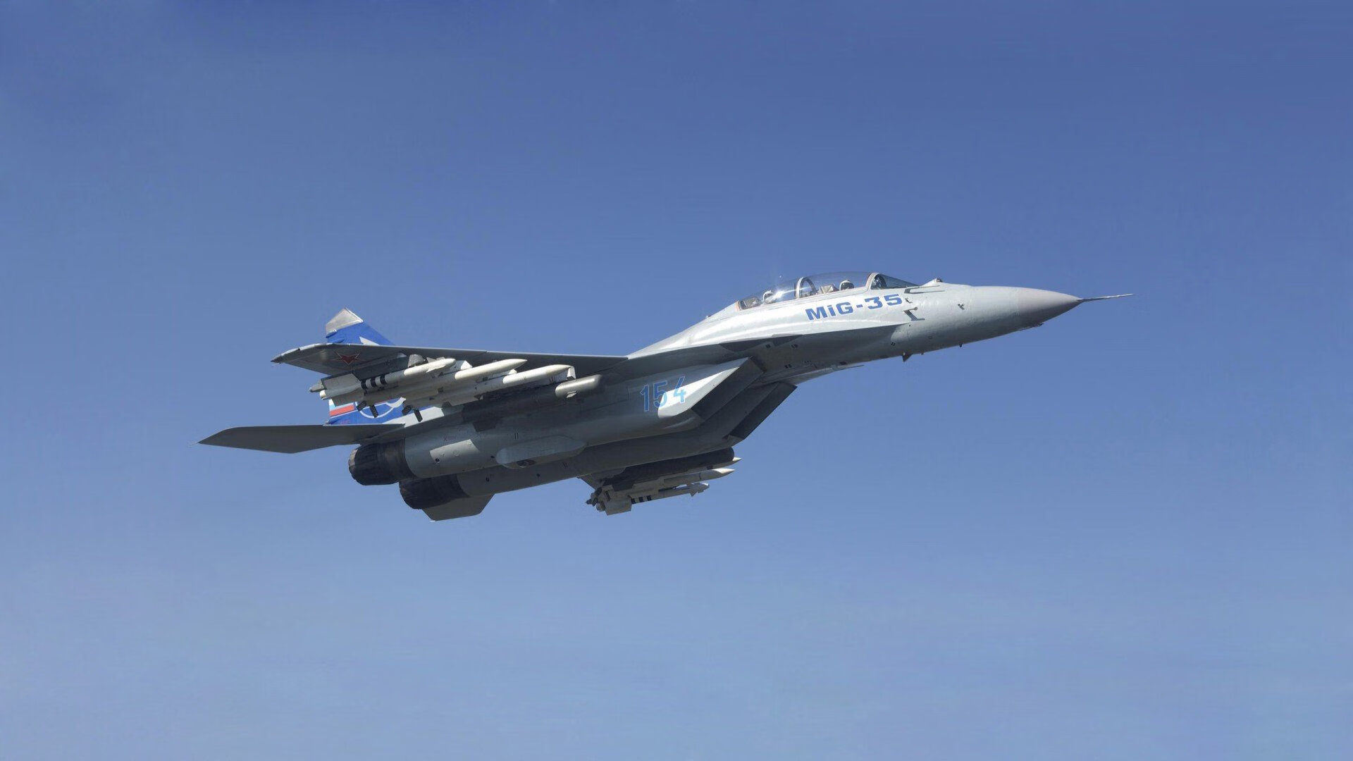 爱游戏电竞官网-利物浦新援正式加盟球队，或改善中场实力，利物浦新赛季引援