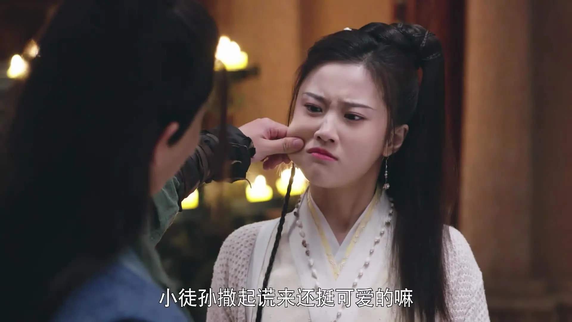 瑞典选手 Brollan 与丹麦选手 Magisk 进行战术交流,瑞典box