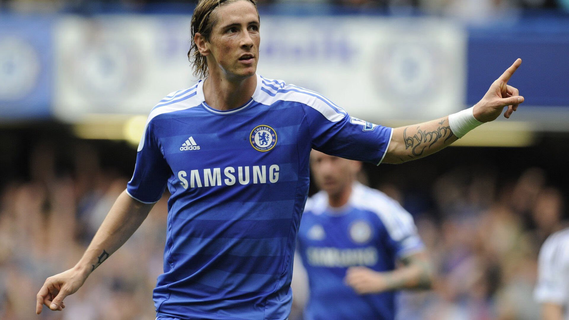 利物浦打出整体推进形成流畅进攻，利物浦walk along